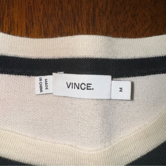 Vince Black Cream Colorblock Knit Sweater Wool Blend Soft Crew Neck Size Medium - Picture 2 of 6